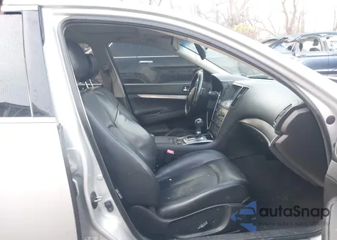 2015 Infiniti Q40 z USA, uszkodzony, nr VIN JN1CV6AR5FM521993